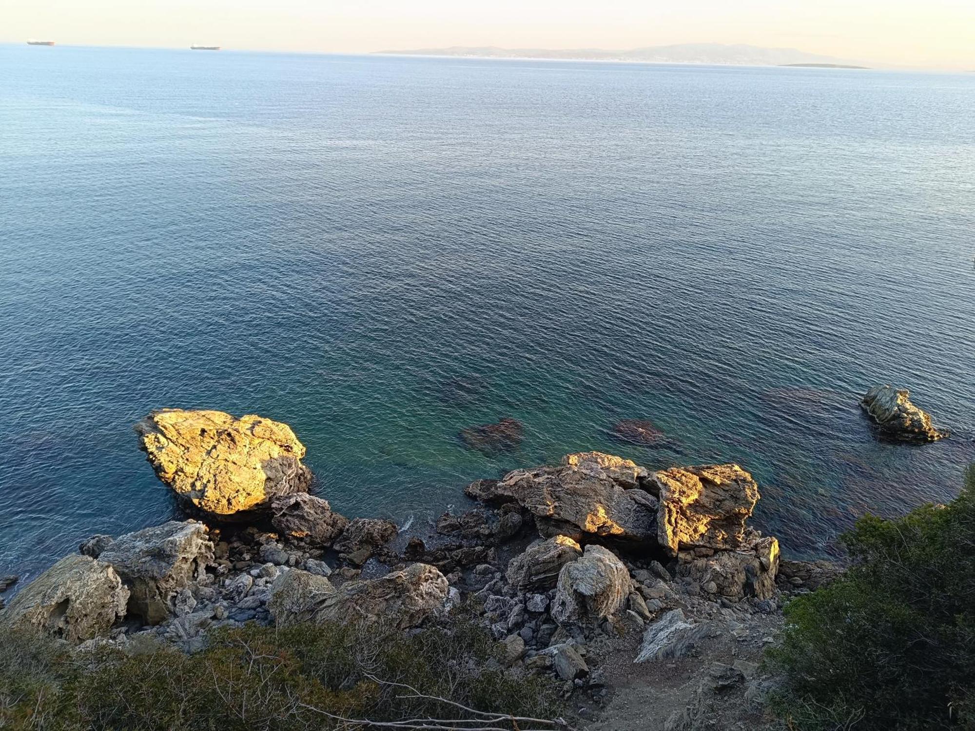 Forever Blue Salamis Buitenkant foto