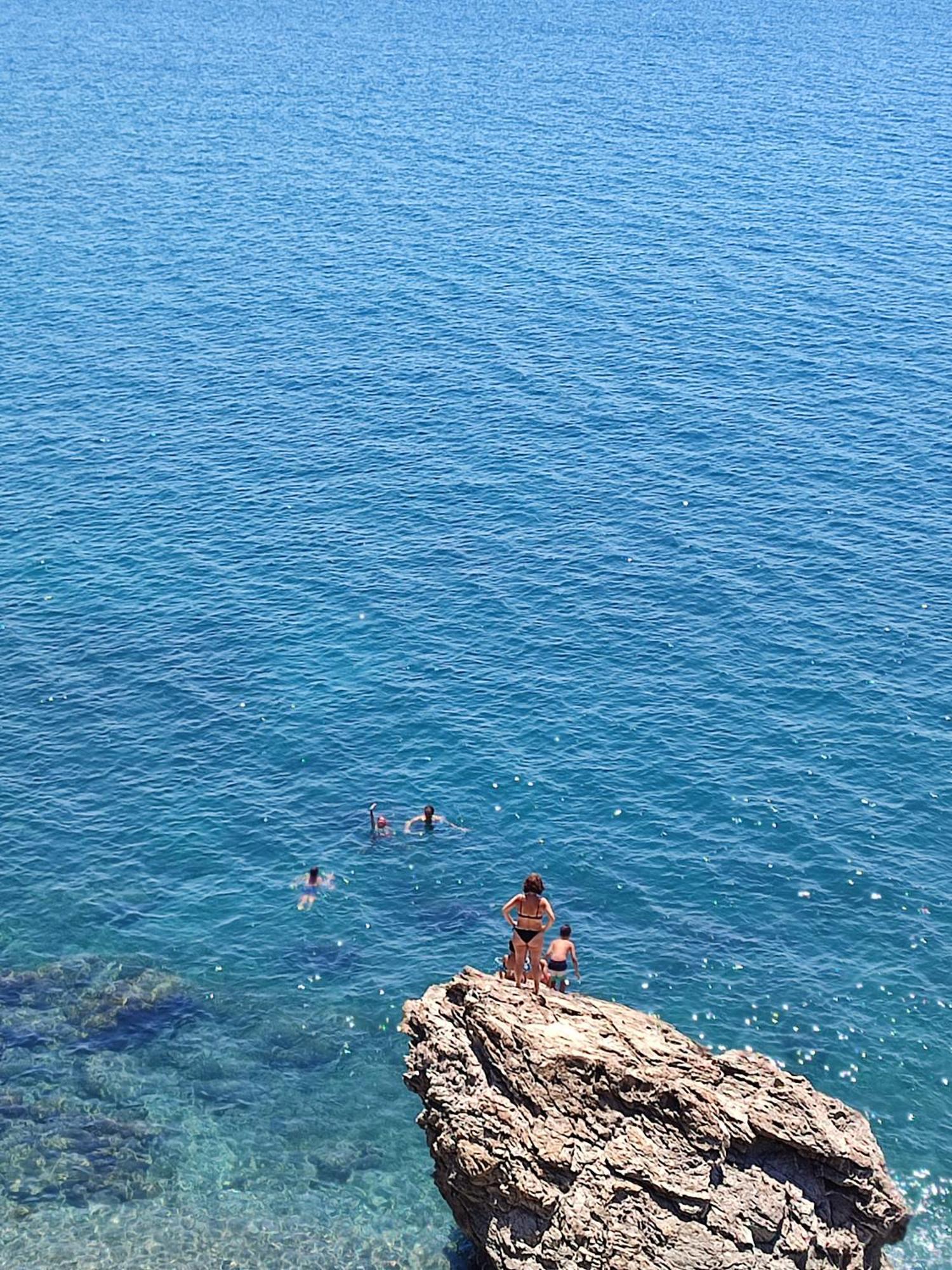 Forever Blue Salamis Buitenkant foto