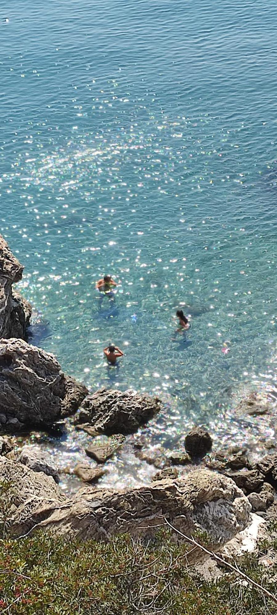 Forever Blue Salamis Buitenkant foto